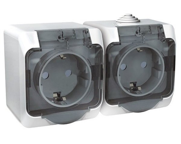 Фото Этюд розетка 2-местная с заземлением со шторками с крышкой, открытой установки, IP44, белая (PA16-244B)