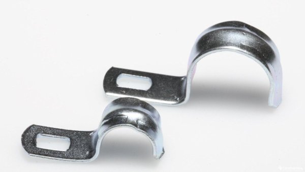 Фото Скоба однолапковая D25 с одним отверстием (100шт) (43725)